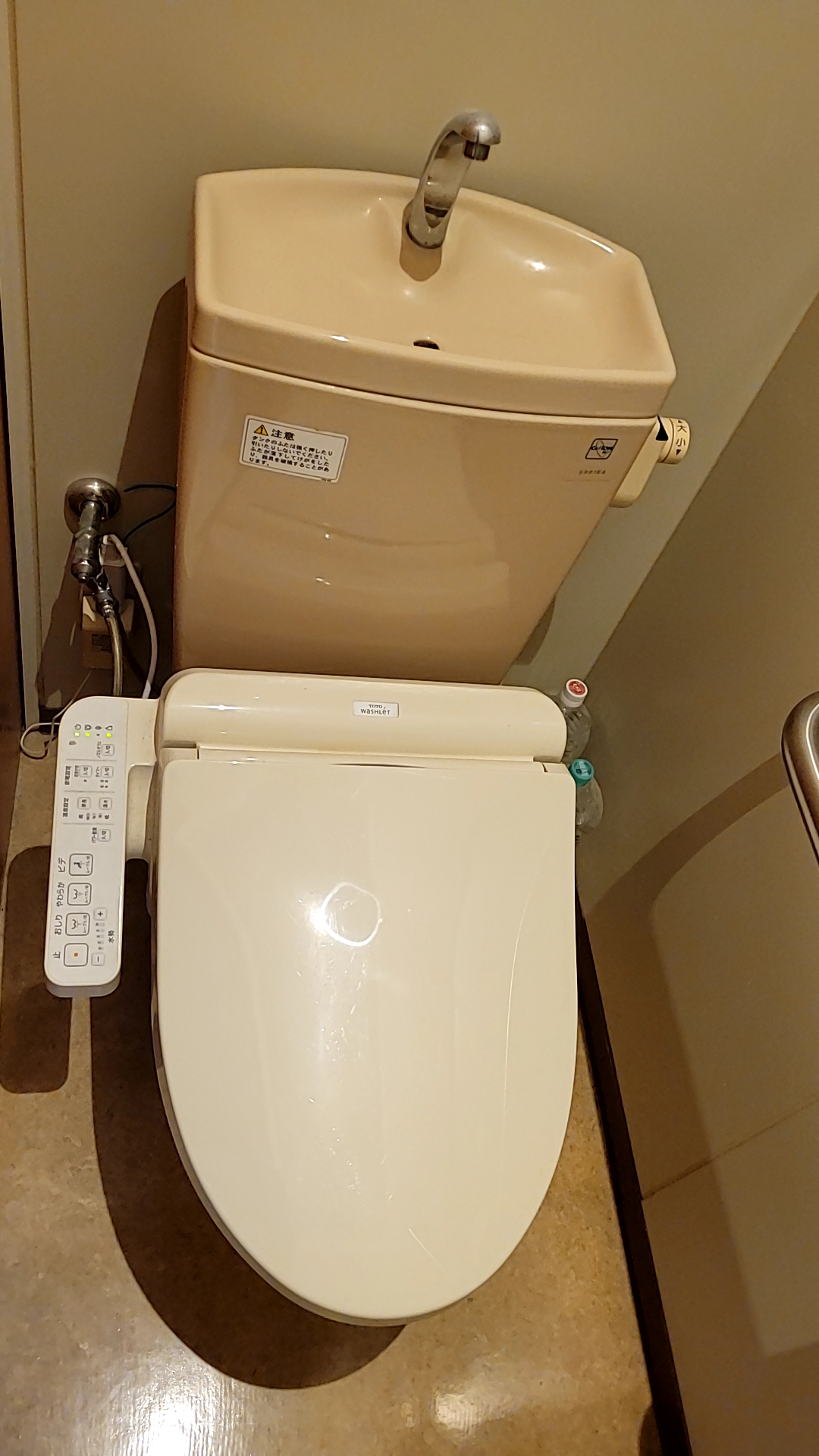 愛西市お客様購入温水シャワー便座交換